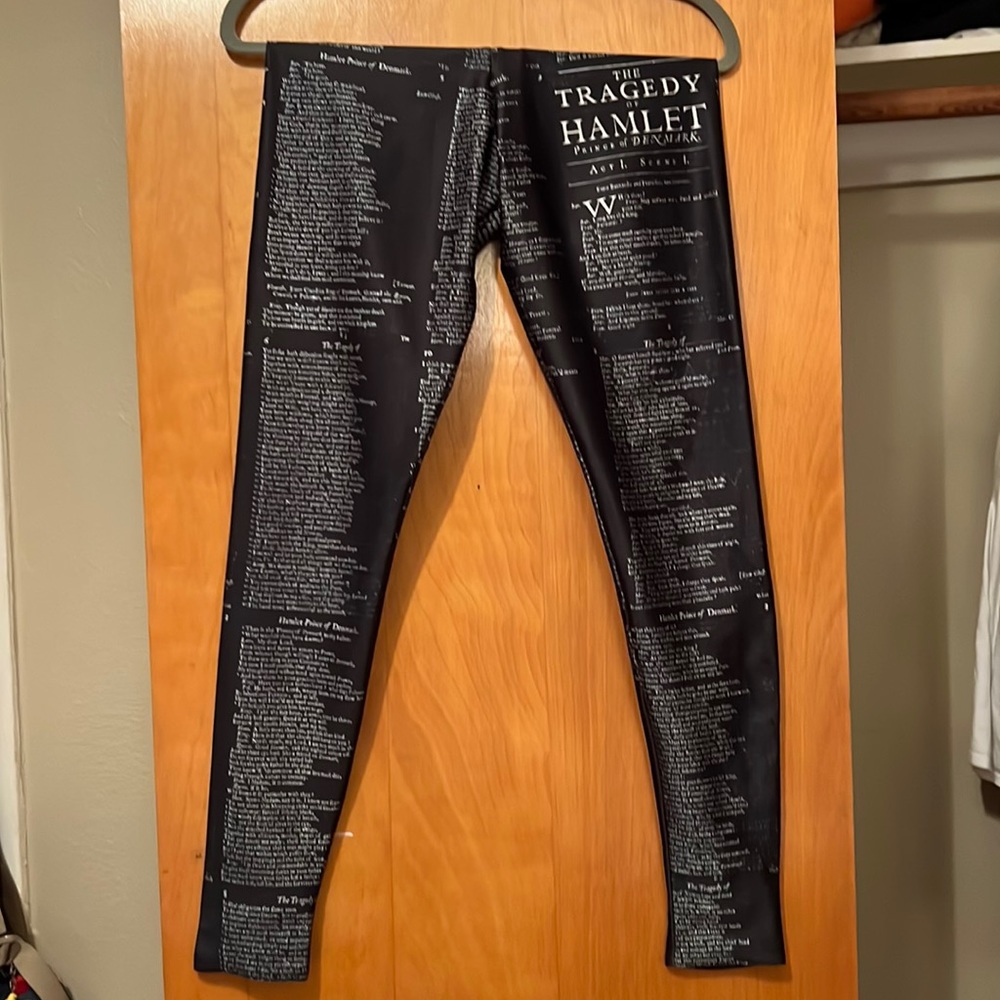 Leggings with the Tragedy of Hamlet printed on them